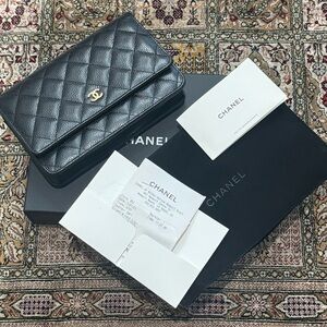 LIKE NEW AUTHENTIC CHANEL WALLET ON CHAIN